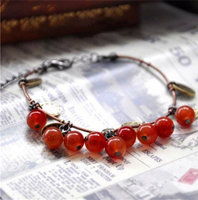 Женски гривни в различни варианти и размери - подходящи и за деца. 