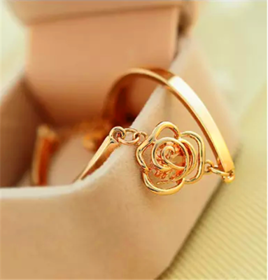 Женски гривни в различни варианти и размери - подходящи и за деца. 