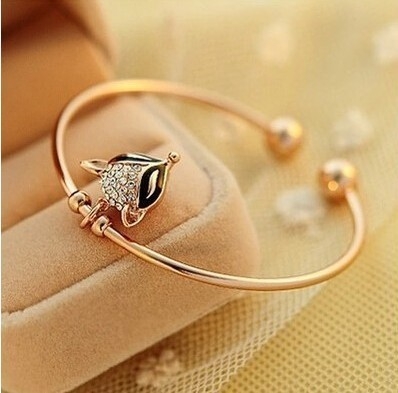 Женски гривни в различни варианти и размери - подходящи и за деца. 