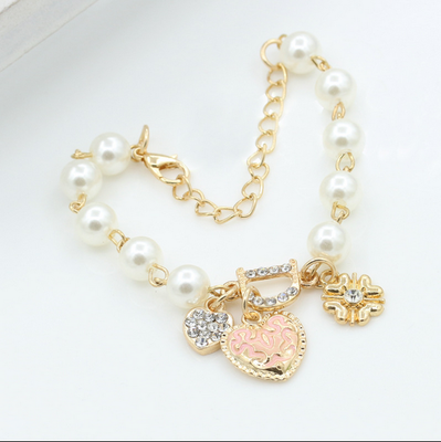 Женски гривни в различни варианти и размери - подходящи и за деца. 