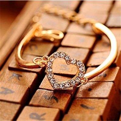 Женски гривни в различни варианти и размери - подходящи и за деца. 