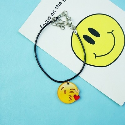 Женски гривни в различни варианти и размери - подходящи и за деца. 