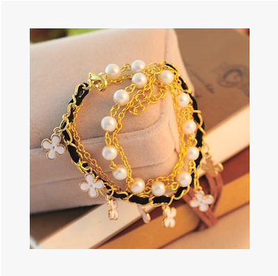 Женски гривни в различни варианти и размери - подходящи и за деца. 