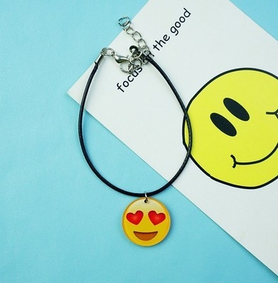 Женски гривни в различни варианти и размери - подходящи и за деца. 