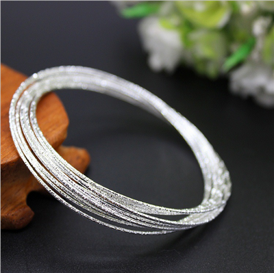 Женски гривни в различни варианти и размери - подходящи и за деца. 