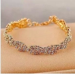 Женски гривни в различни варианти и размери - подходящи и за деца. 