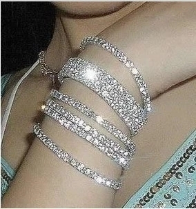 Женски гривни в различни варианти и размери - подходящи и за деца. 