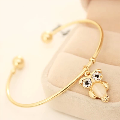 Женски гривни в различни варианти и размери - подходящи и за деца. 