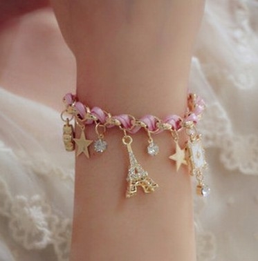 Женски гривни в различни варианти и размери - подходящи и за деца. 