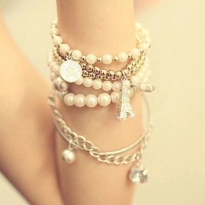 Женски гривни в различни варианти и размери - подходящи и за деца. 