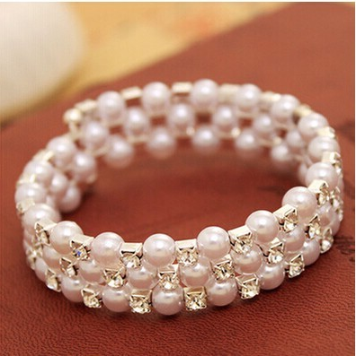 Женски гривни в различни варианти и размери - подходящи и за деца. 