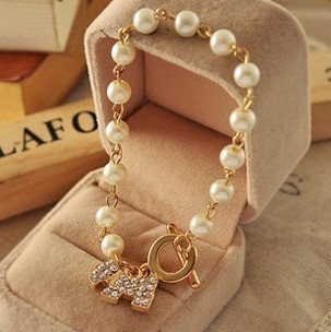 Женски гривни в различни варианти и размери - подходящи и за деца. 