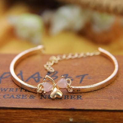 Женски гривни в различни варианти и размери - подходящи и за деца. 