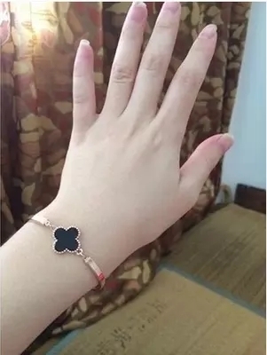 Женски гривни в различни варианти и размери - подходящи и за деца. 