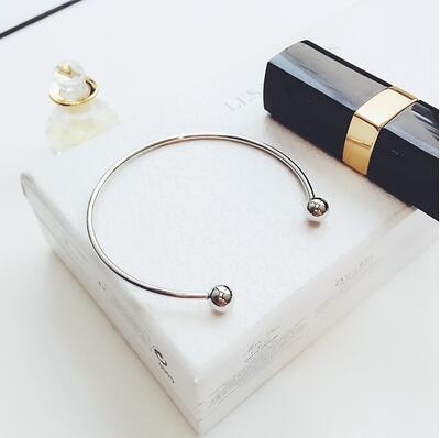 Нежни гривни за изискани дами в различни модели. 