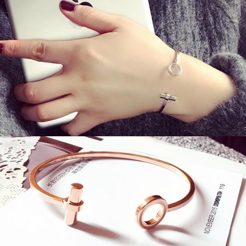 Нежни гривни за изискани дами в различни модели. 