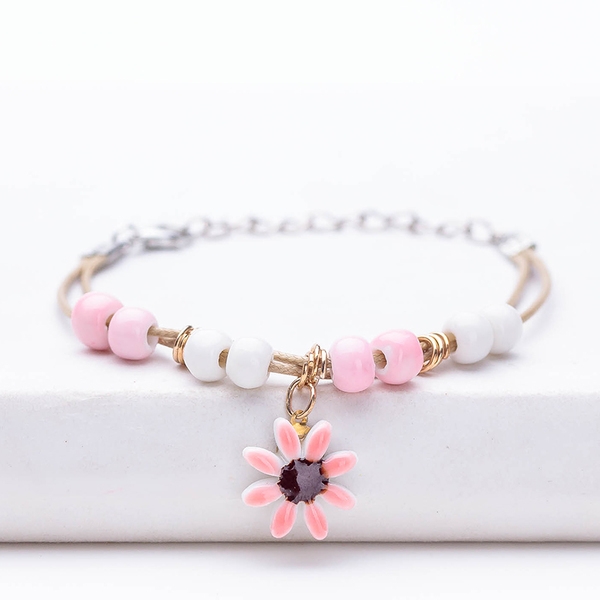 Нежни тънки гривнички в различни цветове с камъчета и цветя. 