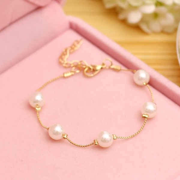 Дамски гривни с перлички в златисто и сребърно. 