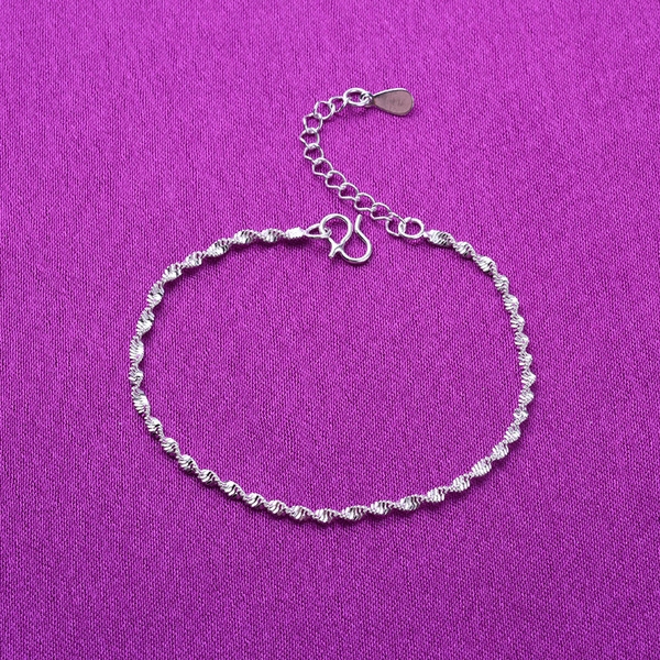 Дамски гривнички с различни мотиви