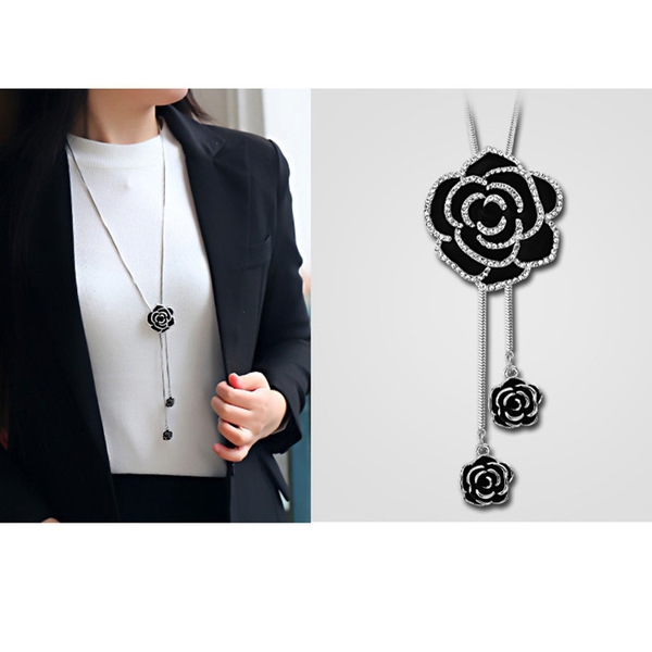 Висящи колиета за стилни дами с различни мотиви. 