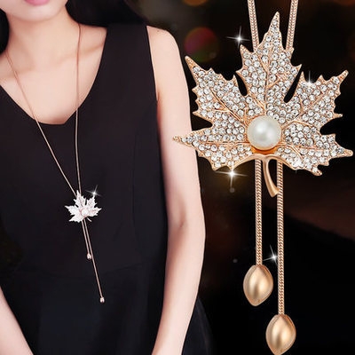 Висящи колиета за стилни дами с различни мотиви. 