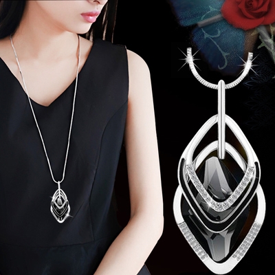 Висящи колиета за стилни дами с различни мотиви. 