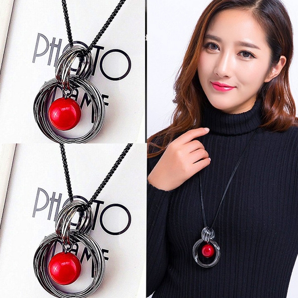 Γυναικεία περιδέραια κατάλληλα για τη καθημερινή ζωή και party σε διάφορα χρώματα.