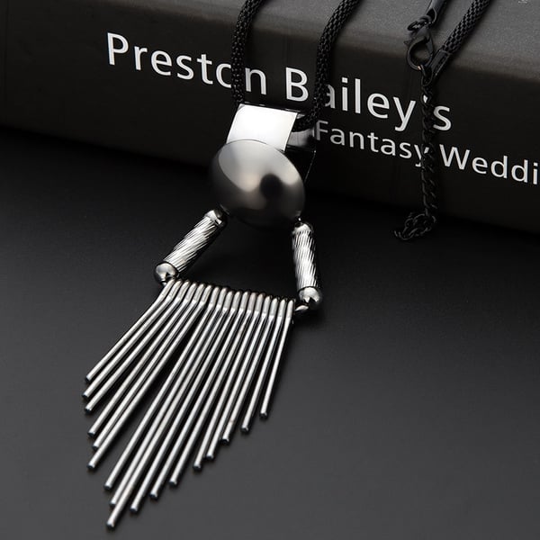 Γυναικεία περιδέραια κατάλληλα για τη καθημερινή ζωή και party σε διάφορα χρώματα.