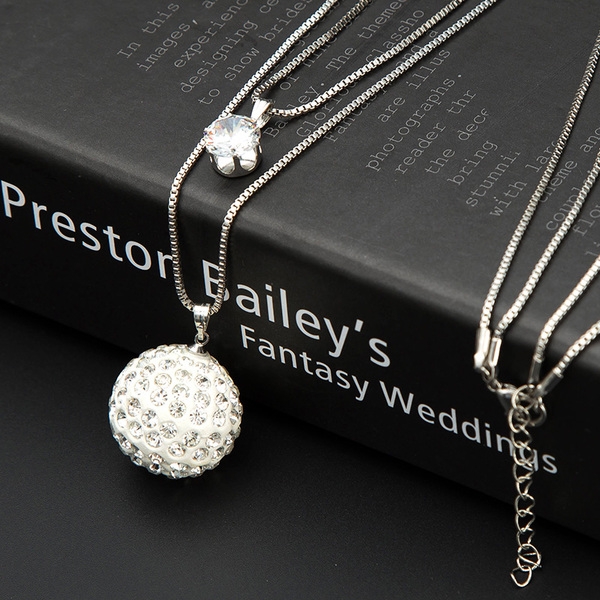 Γυναικεία περιδέραια κατάλληλα για τη καθημερινή ζωή και party σε διάφορα χρώματα.