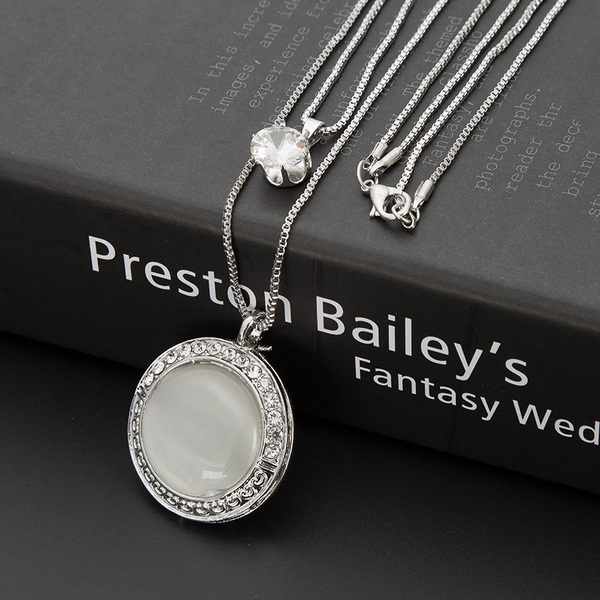 Γυναικεία περιδέραια κατάλληλα για τη καθημερινή ζωή και party σε διάφορα χρώματα.