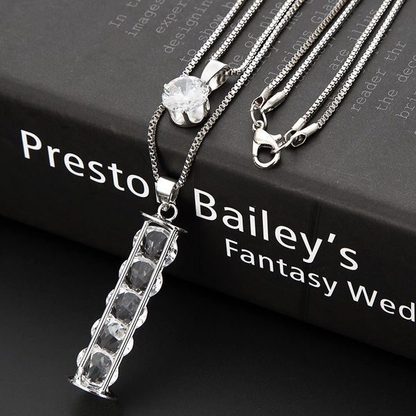 Γυναικεία περιδέραια κατάλληλα για τη καθημερινή ζωή και party σε διάφορα χρώματα.