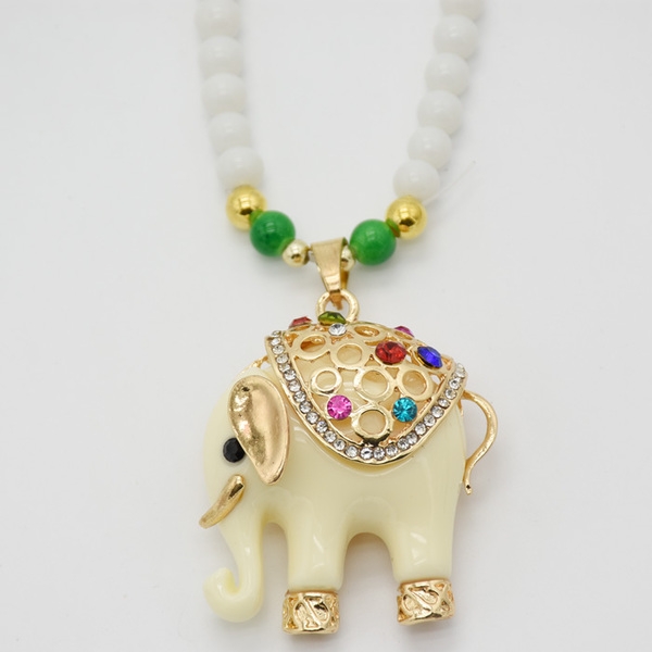 Γυναικεία περιδέραια κατάλληλα για τη καθημερινή ζωή και party σε διάφορα χρώματα.