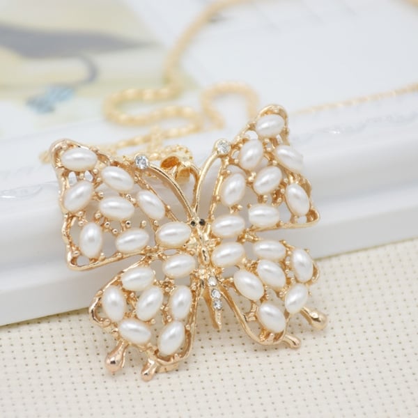 Γυναικεία περιδέραια κατάλληλα για τη καθημερινή ζωή και party σε διάφορα χρώματα.