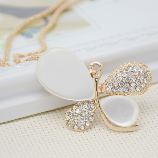 Γυναικεία περιδέραια κατάλληλα για τη καθημερινή ζωή και party σε διάφορα χρώματα.