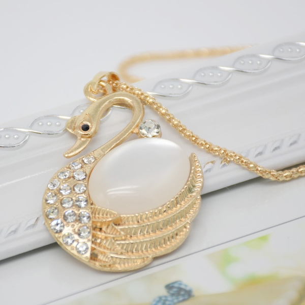 Γυναικεία περιδέραια κατάλληλα για τη καθημερινή ζωή και party σε διάφορα χρώματα.