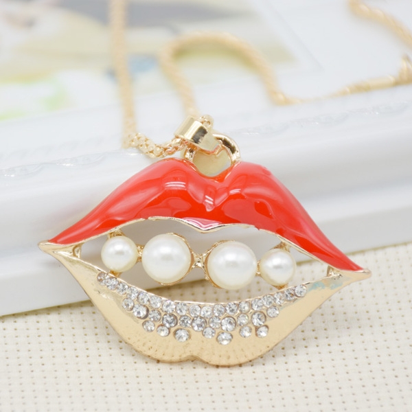 Γυναικεία περιδέραια κατάλληλα για τη καθημερινή ζωή και party σε διάφορα χρώματα.