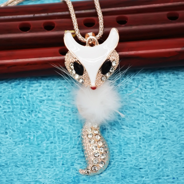 Γυναικεία περιδέραια κατάλληλα για τη καθημερινή ζωή και party σε διάφορα χρώματα.