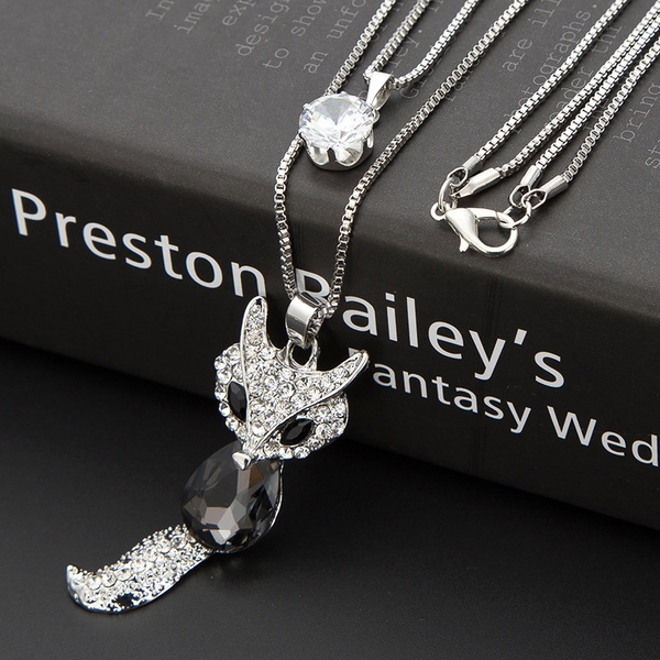 Γυναικεία περιδέραια κατάλληλα για τη καθημερινή ζωή και party σε διάφορα χρώματα.