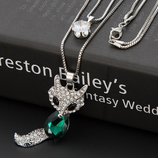 Γυναικεία περιδέραια κατάλληλα για τη καθημερινή ζωή και party σε διάφορα χρώματα.