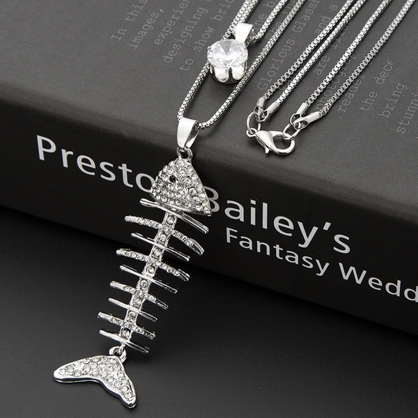 Γυναικεία περιδέραια κατάλληλα για τη καθημερινή ζωή και party σε διάφορα χρώματα.