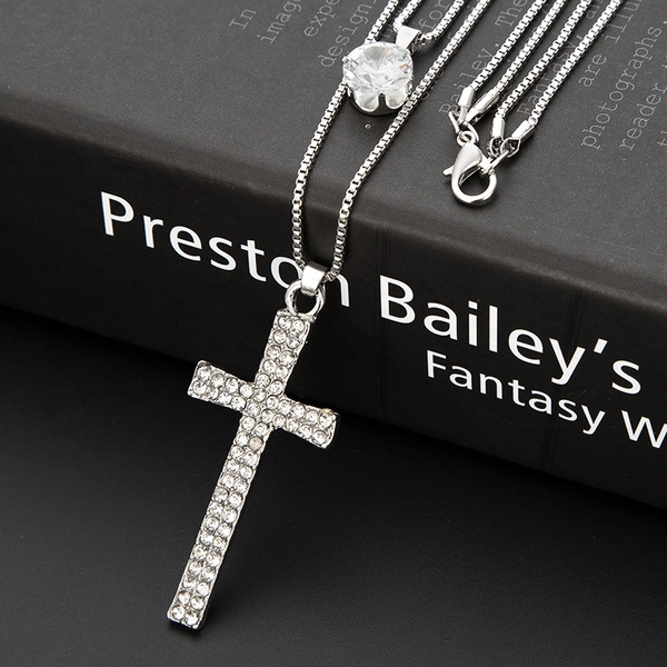 Γυναικεία περιδέραια κατάλληλα για τη καθημερινή ζωή και party σε διάφορα χρώματα.