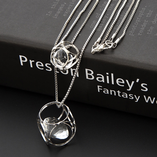 Γυναικεία περιδέραια κατάλληλα για τη καθημερινή ζωή και party σε διάφορα χρώματα.