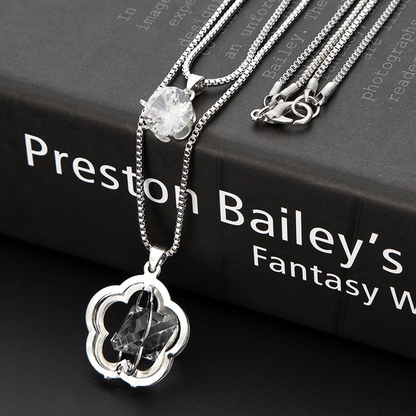 Γυναικεία περιδέραια κατάλληλα για τη καθημερινή ζωή και party σε διάφορα χρώματα.