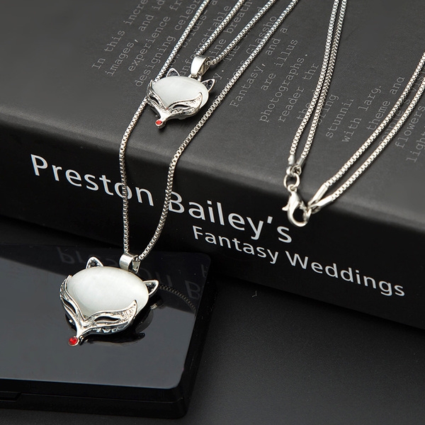 Γυναικεία περιδέραια κατάλληλα για τη καθημερινή ζωή και party σε διάφορα χρώματα.