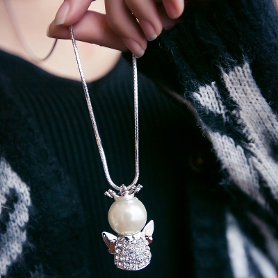 Висящи колиета за стилни дами в различни форми. 