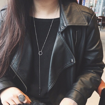 Висящи колиета за стилни дами в различни форми. 