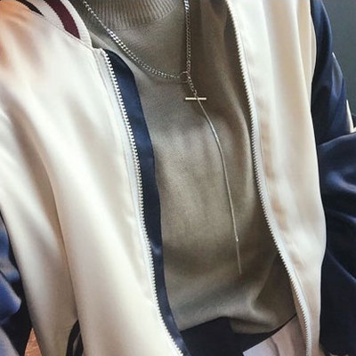 Висящи колиета за стилни дами в различни форми. 