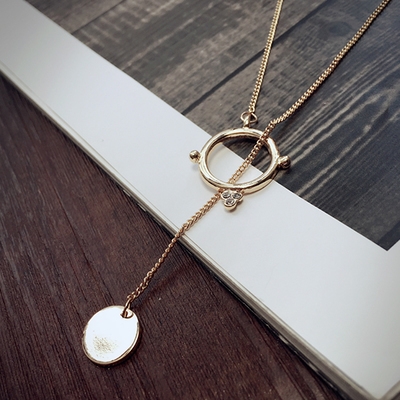 Висящи колиета за стилни дами в различни форми. 