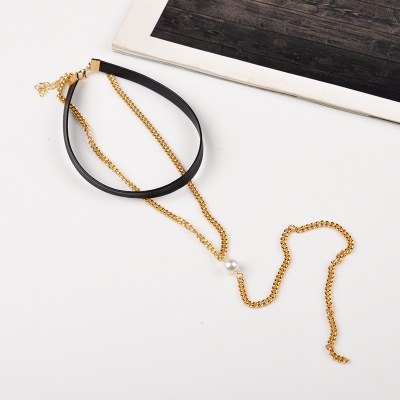 Висящи колиета за стилни дами в различни форми. 