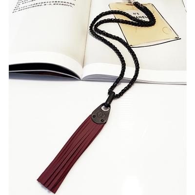 Висящи колиета за стилни дами в различни форми. 